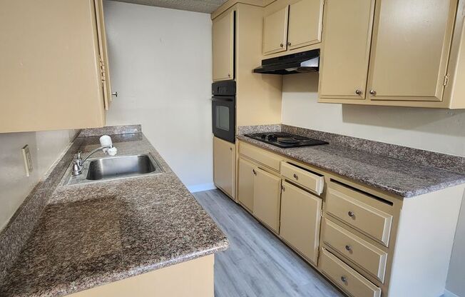 350 - 2905 Old Almaden Rd