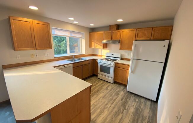 3 Bed on Cul-de-sac with Great Backyard and Lawn Service!