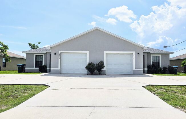 Like New  3 bedroom, 2bath 1 car garage