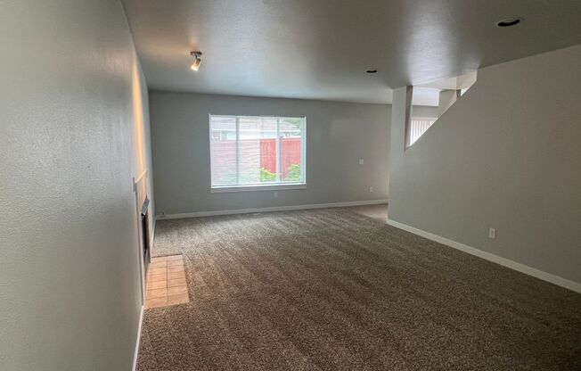 Spacious 4-Bedroom Townhome in Edmonds | Mukilteo School District | Available NOW