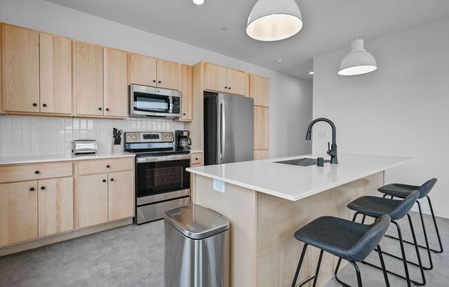 2 beds, 1 bath, 881 sqft, $1,900, Unit 220