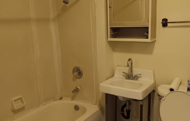 2 beds, 1 bath, $1,000