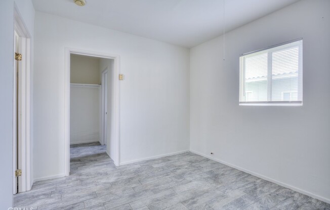 1001 SIMMONS AVE