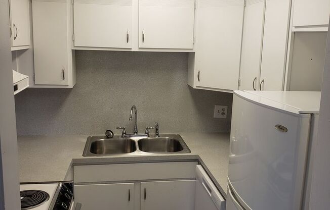 1 bed, 1 bath, 650 sqft, $650