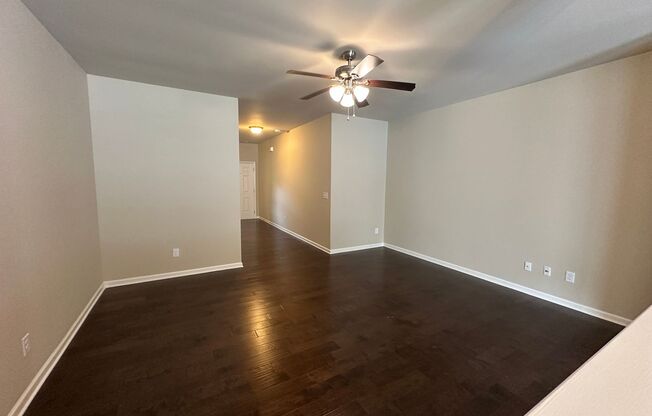 NEW LISTING - GORGEOUS TOWNHOME IN KENNESAW!