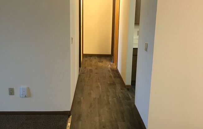 3 beds, 1 bath, 1,040 sqft, $1,695, Unit 3172-301