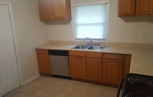 3 beds, 2 baths, $1,900