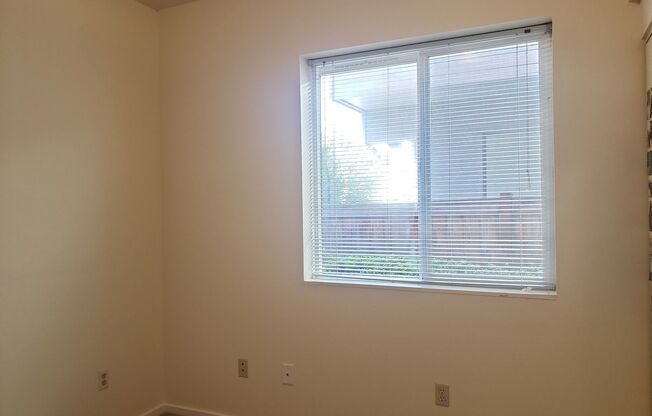 1 bed, 1 bath, $1,295, Unit 112