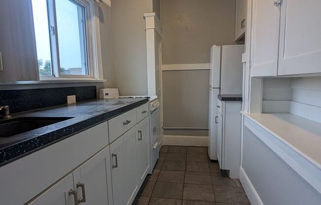 Studio, 1 bath, 370 sqft, $2,000, Unit #11