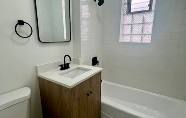 Studio to Two-Bedroom Bucktown Apartments Near the CTA