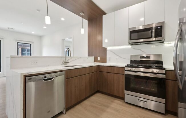 2 beds, 2 baths, 984 sqft, $2,850, Unit 203