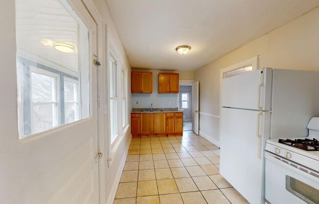 2 beds, 1 bath, 735 sqft, $900, Unit Unit 4
