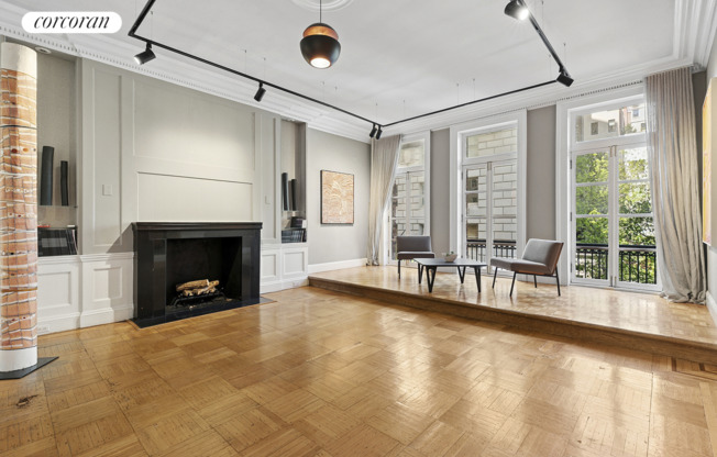 4 E 81 ST