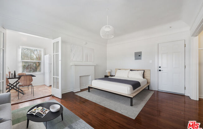 1044 N BONNIE BRAE ST