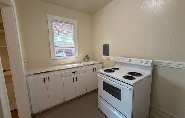 2 beds, 1 bath, 850 sqft, $1,795, Unit 308