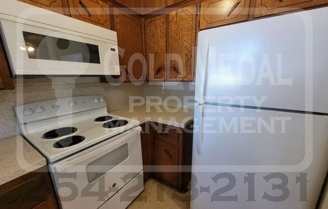 2 beds, 1 bath, 700 sqft, $695, Unit 2