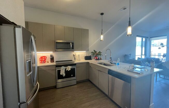 1 bed, 1 bath, 927 sqft, $1,825, Unit 321 Jefferson-701