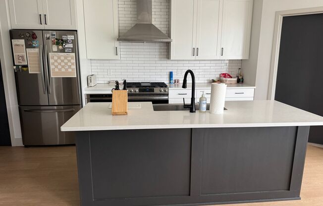 2 beds, 2 baths, 1,112 sqft, $2,595, Unit 327