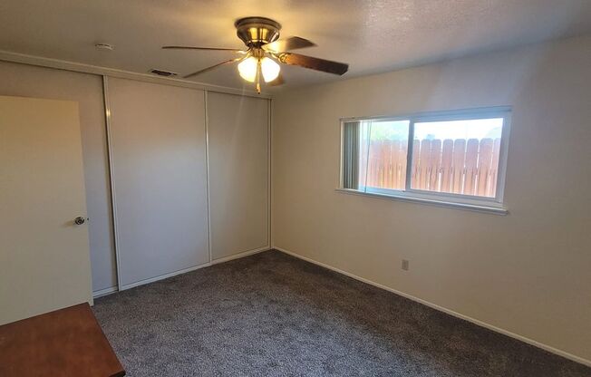 Nice and Cozy apartment in Apple Valley with 2 car garage