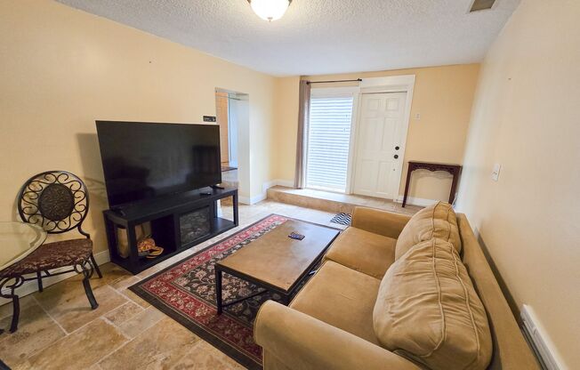 1 bed, 1 bath, $2,000, Unit # #C