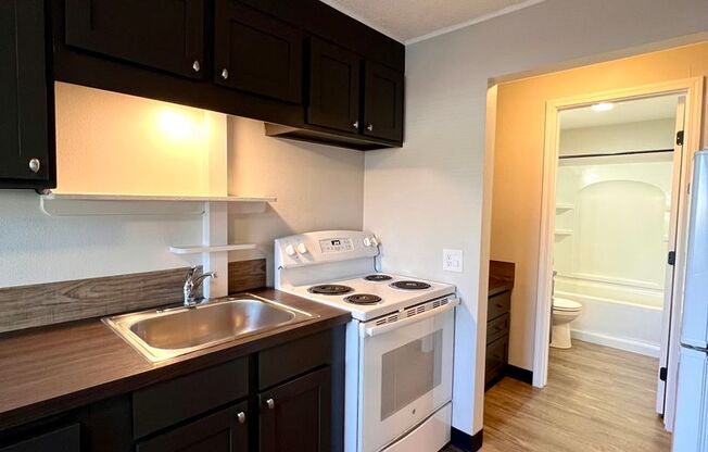 1 bed, 1 bath, 600 sqft, $900, Unit 6