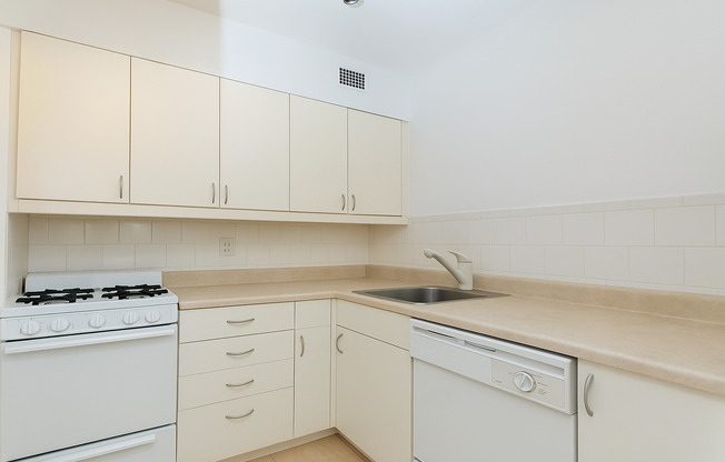 229 E 29 ST