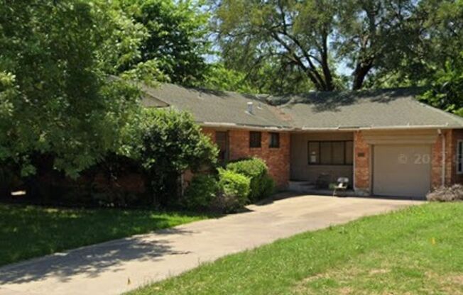 3 Bed 2 Bath Available June
