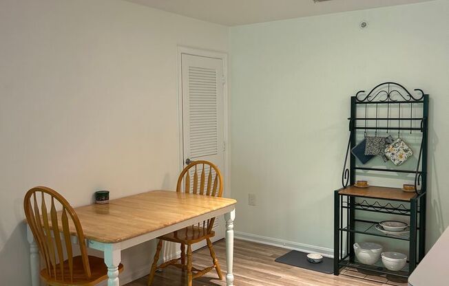 2 Bedroom Condominium in Sought After Community!