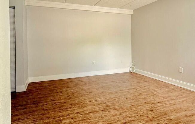 1 bed, 1 bath, 439 sqft, $1,300, Unit 2702