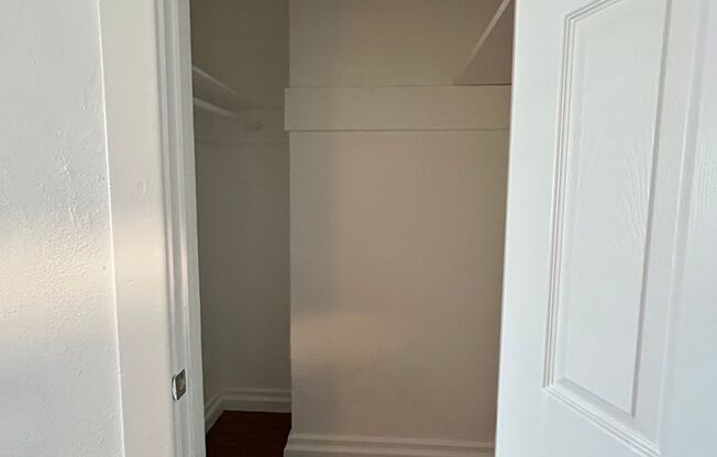 Studio, 1 bath, 400 sqft, $1,400