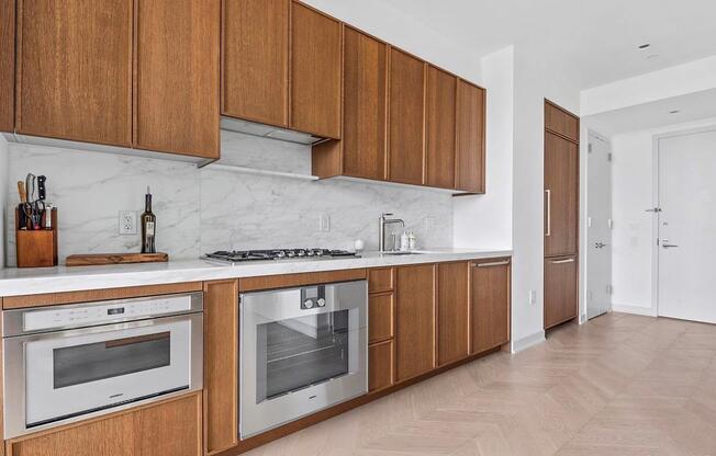 1 bed, 1 bath, 631 sqft, $5,600, Unit 15J