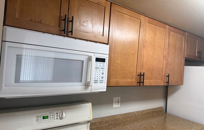 Bright & Spacious Condo in Sought-After Glenhardie Community