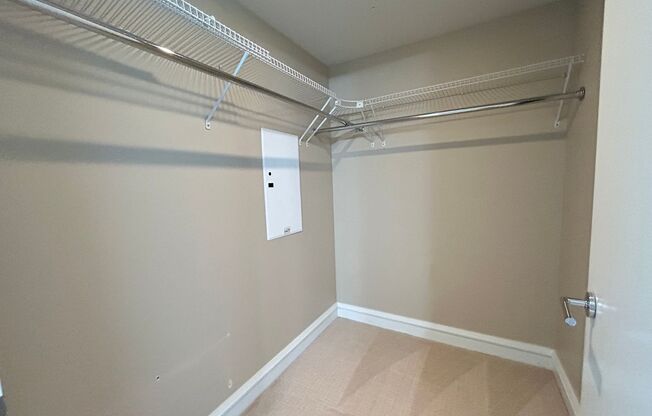 2 beds, 2 baths, $2,300, Unit # 707