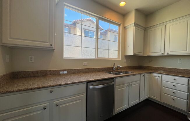 Gorgeous Tri-Level 3 bedroom 3.5 bath Townhome Perfectly Located in North San Jose