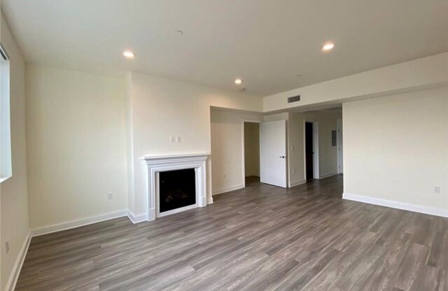 3 beds, 2.8 baths, 1,620 sqft, $3,695, Unit 301