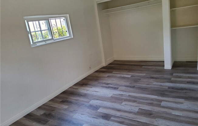 1238 E 69 ST
