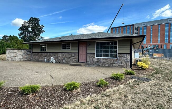 Cozy 3 Bedroom Home is Oregon City with a Huge Oversized Yard!