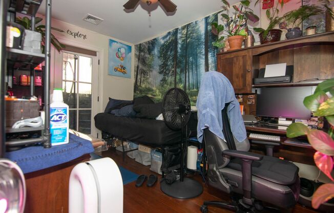 Budget Friendly, Gorgeous 5 bed split w. W/D in unit & Central HT&AC !  Perfect Location.  Get $1,000 upon closing of deal!