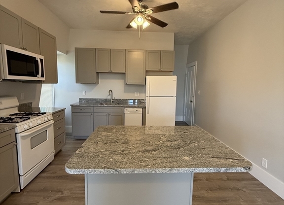 2 beds, 1 bath, 1,200 sqft, $3,500, Unit 3