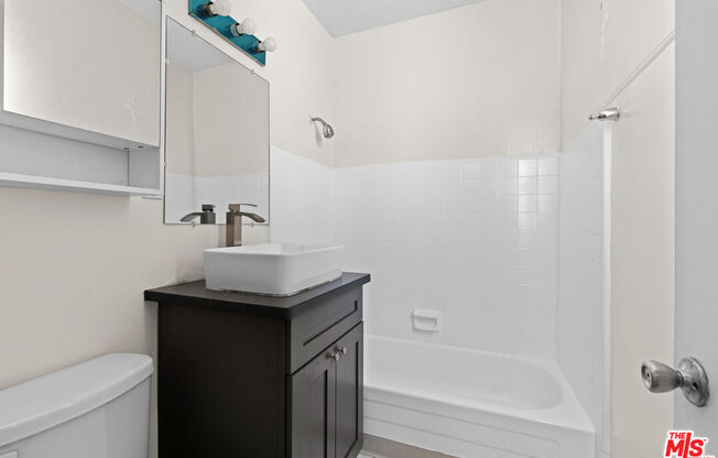 Studio, 1 bath, 275 sqft, $1,450, Unit 6A