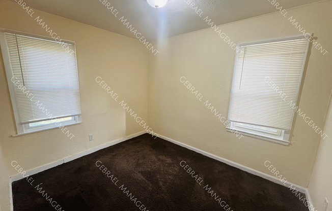 3 beds, 1 bath, 950 sqft, $1,495