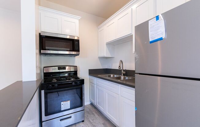 Studio, 1 bath, 500 sqft, $1,395, Unit 211