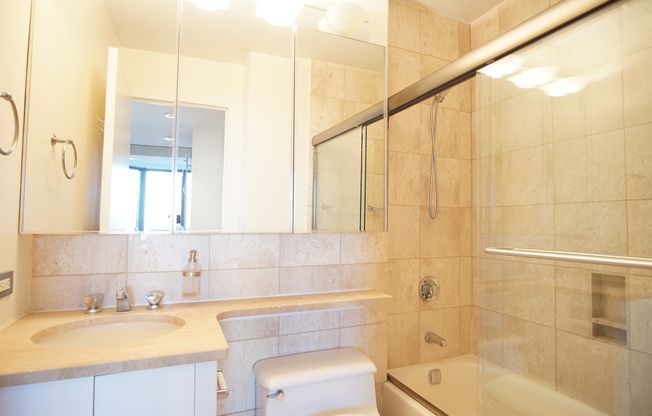 1 bed, 2 baths, 927 sqft, $5,500, Unit 18G