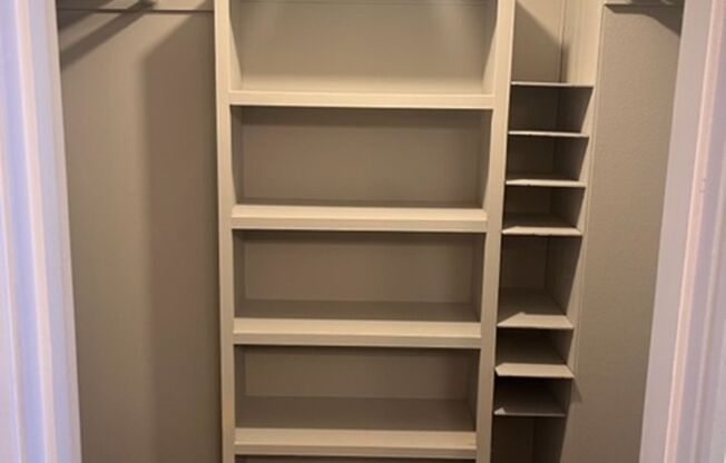 2 beds, 1.5 baths, 1,698 sqft, $1,275, Unit 1303