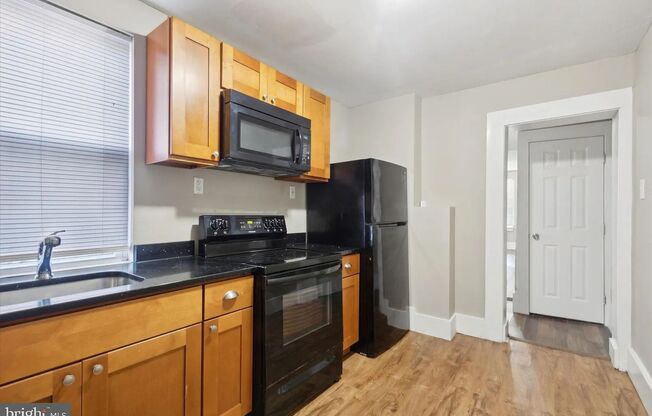 2 beds, 1 bath, $1,400