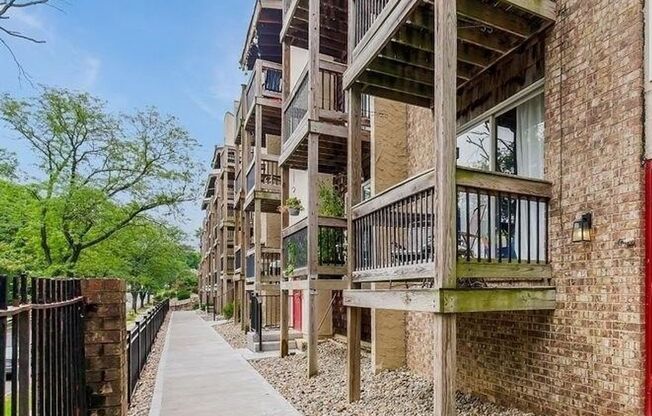Welcome to 4524 Holly Street Unit #23
