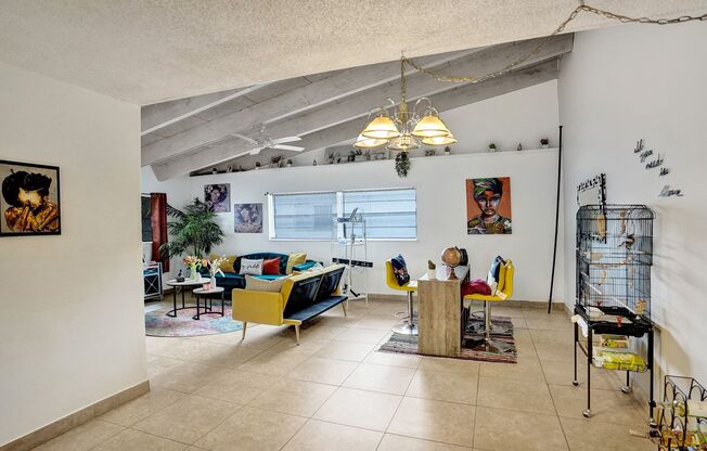 2 beds, 1 bath, 979 sqft, $1,850, Unit 135-3214