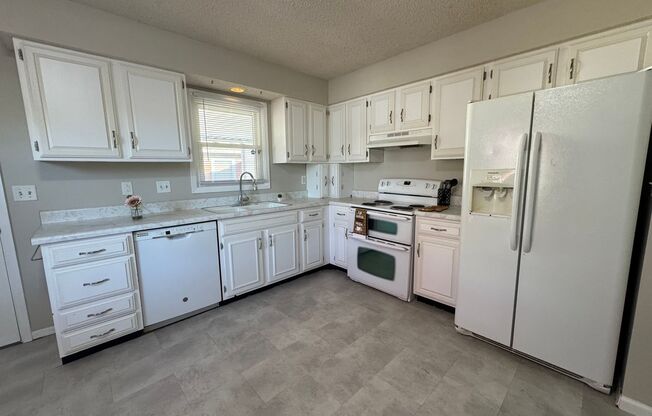 HOT PROPERTY ALERT! Your Dream Starter 3 Bedroom, 1 Bath Home in Springfield Awaits!