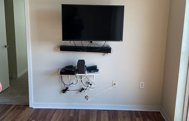 3 beds, 1 bath, 985 sqft, $2,310, Unit 601