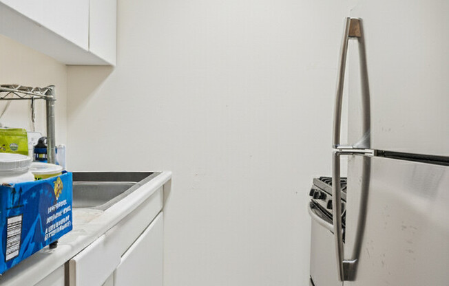 Studio, 1 bath, 400 sqft, $3,300, Unit 10J